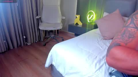 Snapshot of stone_lee_ chatting on 11, 10, 2025 Stone Lee online show from 11, 10, 2025