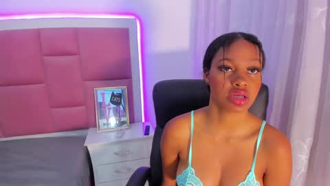 Snapshot of stormihills chatting on 5, 12, 2024 Sweety Stormi online show from 5, 12, 2024