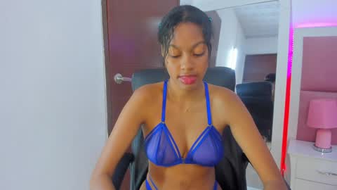 Snapshot of stormihills chatting on 14, 1, 2025 Sweety Stormi online show from 14, 1, 2025