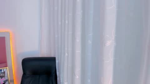 Snapshot of stormihills chatting on 4, 3, 2025 Sweety Stormi online show from 4, 3, 2025