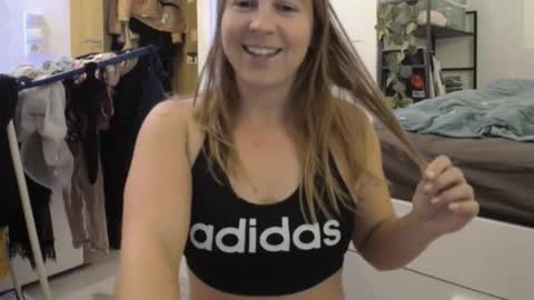 Sarah online show from 11, 11, 2025