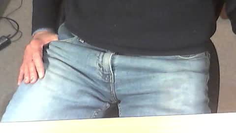 Snapshot of str8_dave chatting on 26, 11, 2025 Dave online show from 26, 11, 2025