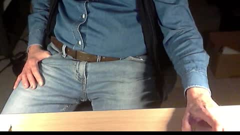 Snapshot of str8_dave chatting on 27, 11, 2025 Dave online show from 27, 11, 2025