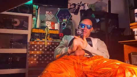 Str8 online show from 31, 10, 2025