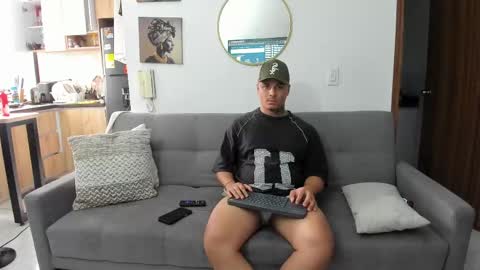 Snapshot of straight__friends chatting on 21, 5, 2026 straight__friends online show from 21, 5, 2026