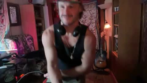 Snapshot of straightishd chatting on 14, 12, 2025 Cowboy Zuhly online show from 14, 12, 2025