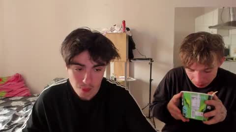 Snapshot of stralght_twinks chatting on 27, 5, 2026 Ray online show from 27, 5, 2026
