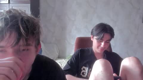Snapshot of stralght_twinks chatting on 9, 7, 2026 Ray online show from 9, 7, 2026
