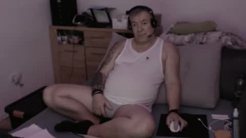 Snapshot of stranger1966 chatting on 17, 11, 2025 Stranger online show from 17, 11, 2025