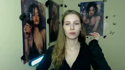 Snapshot of stranger_giirl chatting on 8, 11, 2025 Amalia online show from 8, 11, 2025
