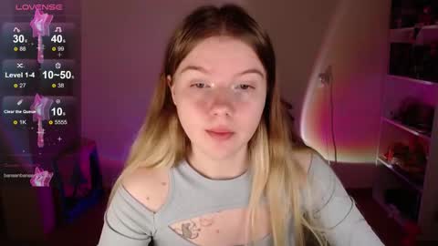 Snapshot of strawberry_juli chatting on 29, 9, 2025 Juli online show from 29, 9, 2025