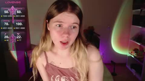 Snapshot of strawberry_juli chatting on 7, 10, 2025 Juli online show from 7, 10, 2025