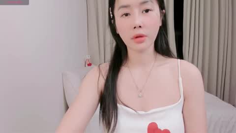 strawberry_loveee online show from 8, 10, 2025