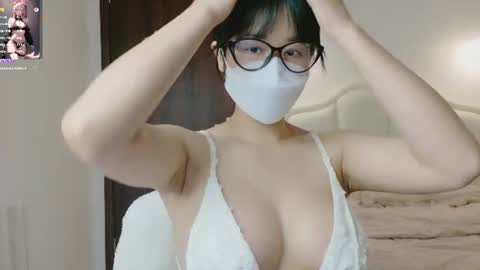 strawberry_loveee online show from 15, 7, 2026