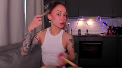 Snapshot of strawberrypie99 chatting on 14, 11, 2025 Tati and Lola online show from 14, 11, 2025