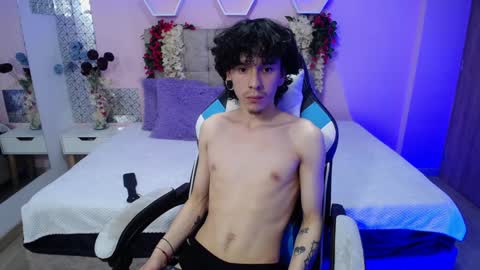 Nikolas And Sophia online show from 3, 12, 2024