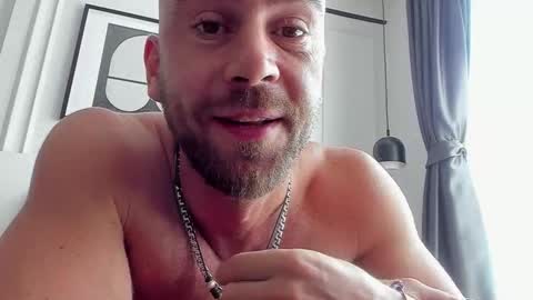 Snapshot of strong_arni chatting on 30, 11, 2025 Strong Arni online show from 30, 11, 2025