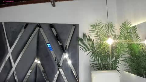 Snapshot of strong_girl_ chatting on 28, 10, 2025 Alexa online show from 28, 10, 2025