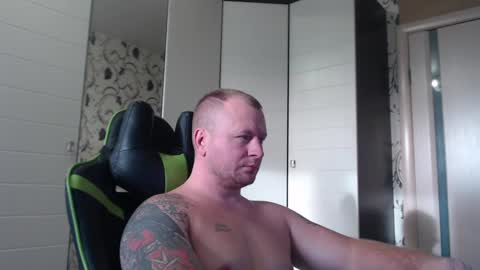 Snapshot of strongass18 chatting on 19, 12, 2024 Alex online show from 19, 12, 2024