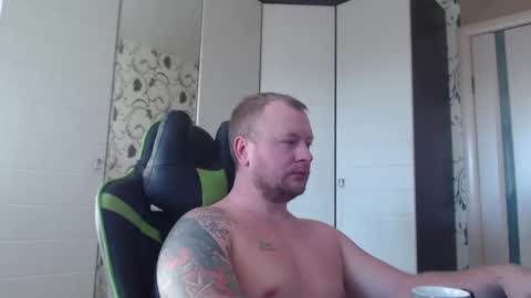 Snapshot of strongass18 chatting on 5, 1, 2025 Alex online show from 5, 1, 2025