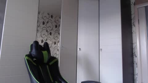Snapshot of strongass18 chatting on 5, 1, 2025 Alex online show from 5, 1, 2025