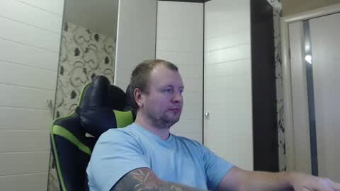 Snapshot of strongass18 chatting on 1, 2, 2025 Alex online show from 1, 2, 2025