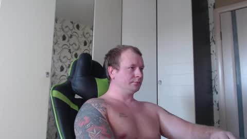 Snapshot of strongass18 chatting on 25, 2, 2025 Alex online show from 25, 2, 2025
