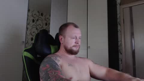 Snapshot of strongass18 chatting on 25, 9, 2025 Alex online show from 25, 9, 2025