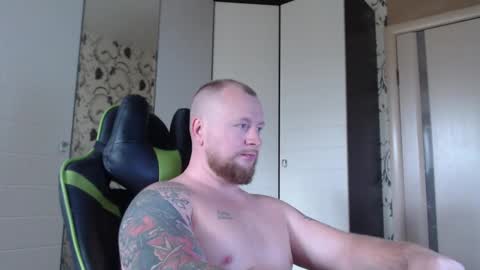 Snapshot of strongass18 chatting on 14, 10, 2025 Alex online show from 14, 10, 2025