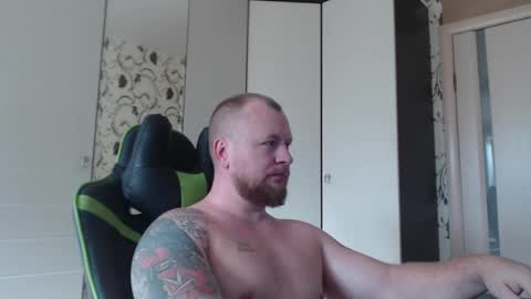 Snapshot of strongass18 chatting on 21, 10, 2025 Alex online show from 21, 10, 2025