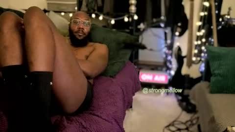 Snapshot of strongmellow chatting on 6, 11, 2025 strongmellow online show from 6, 11, 2025