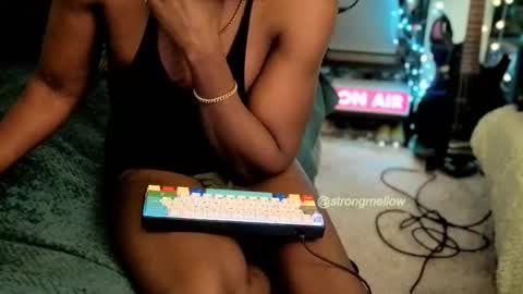 Snapshot of strongmellow chatting on 29, 11, 2025 strongmellow online show from 29, 11, 2025