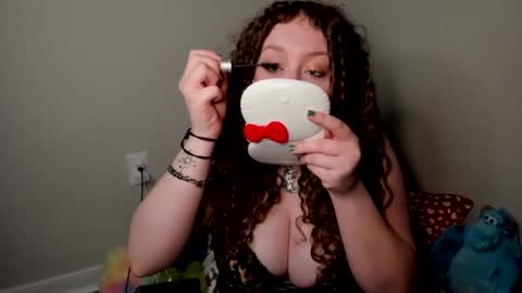 Snapshot of strwbby chatting on 18, 11, 2025 Strwbby online show from 18, 11, 2025