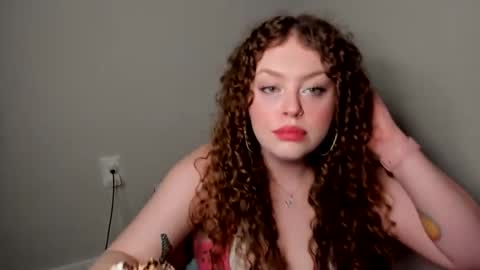 Snapshot of strwbby chatting on 22, 11, 2025 Strwbby online show from 22, 11, 2025