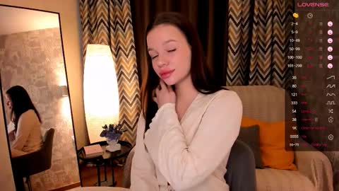 Snapshot of stuffed_cookie chatting on 19, 10, 2025 Mary online show from 19, 10, 2025