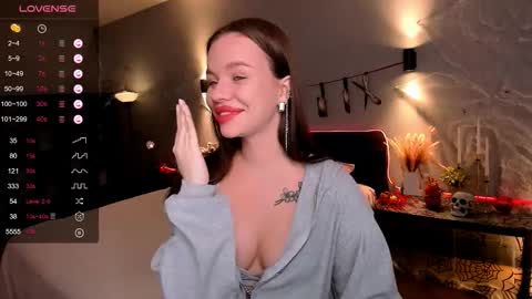 Snapshot of stuffed_cookie chatting on 26, 10, 2025 Mary online show from 26, 10, 2025