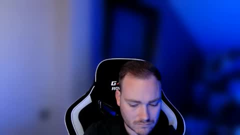 Snapshot of sub_austr chatting on 8, 11, 2025 sub_austr online show from 8, 11, 2025