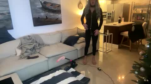 Sissy Isabella online show from 22, 12, 2025