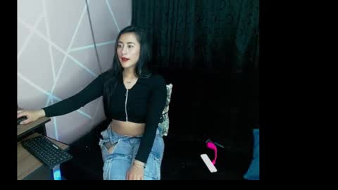 Snapshot of submissiveemily chatting on 9, 9, 2025 submissiveemily online show from 9, 9, 2025