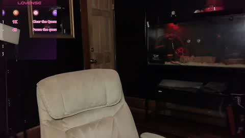 Snapshot of suburban_sickness chatting on 15, 1, 2025 Polly online show from 15, 1, 2025