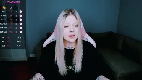 Snapshot of succubus_leslie chatting on 17, 2, 2025 succubus_leslie online show from 17, 2, 2025