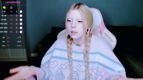 Snapshot of succubus_leslie chatting on 4, 10, 2025 succubus_leslie online show from 4, 10, 2025