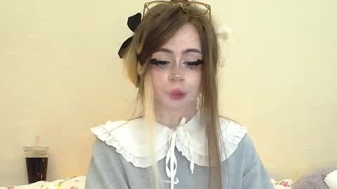 Snapshot of suemeow chatting on 28, 5, 2026 Sue online show from 28, 5, 2026