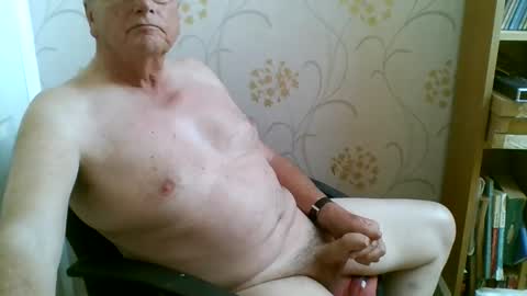 Snapshot of suffolkboy4 chatting on 11, 5, 2026 suffolkboy4 online show from 11, 5, 2026