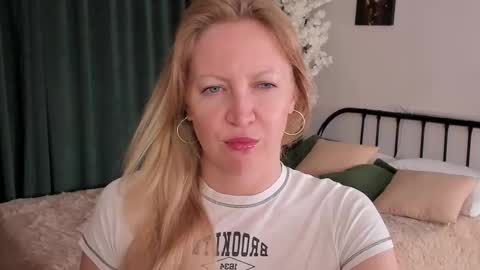 sugamomy online show from 6, 10, 2025