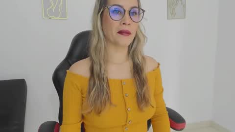 Snapshot of sugar_milff chatting on 6, 11, 2025 sugar_milff online show from 6, 11, 2025