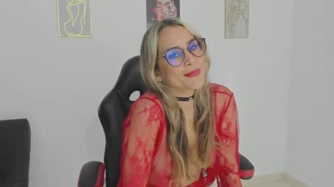 Snapshot of sugar_milff chatting on 24, 11, 2025 sugar_milff online show from 24, 11, 2025