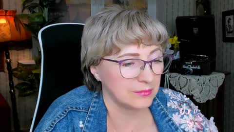 Vivien online show from 8, 12, 2024
