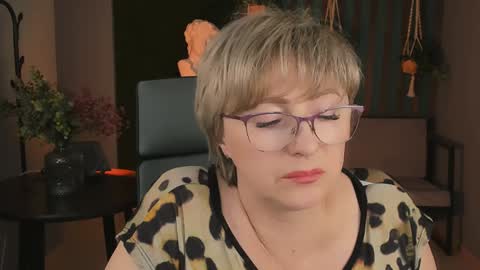 Vivien online show from 14, 12, 2024