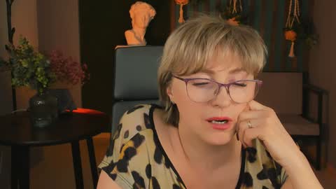 Vivien online show from 14, 12, 2024